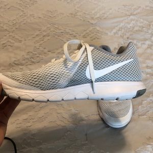 Nike white tennis shoes!!